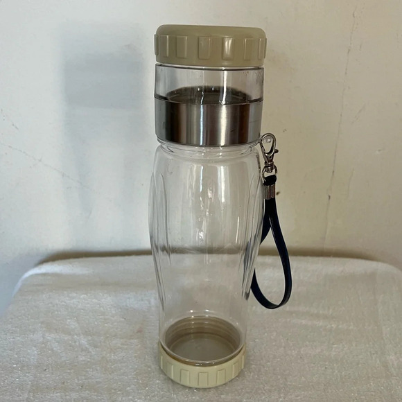 Plastic Tea Infuser Travel Water Bottle - Picture 1 of 5